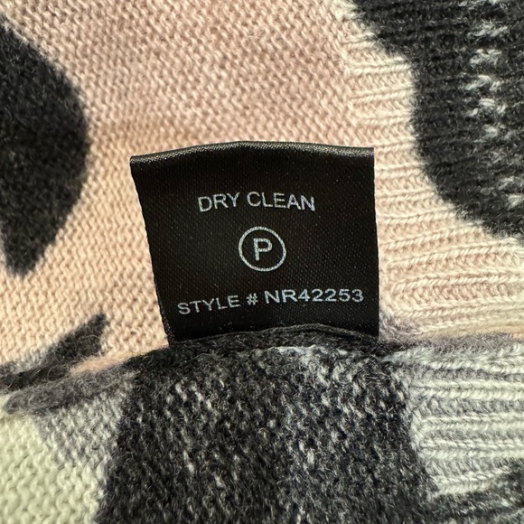 Skull Cashmere Camouflage - Black, Pink and Gray Sweater - Picture 14 of 14